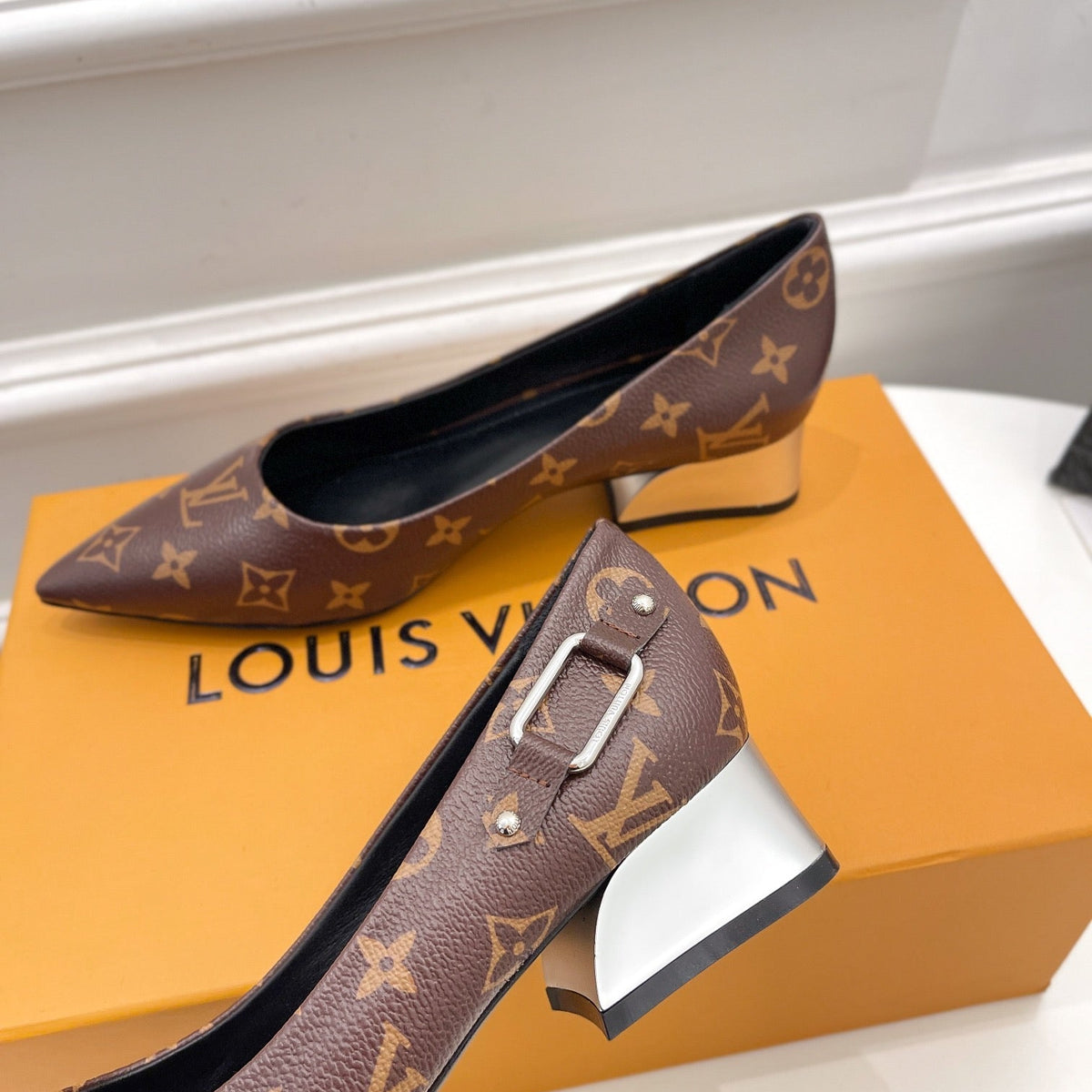 SE807 Pointed Toe Flats / Size4-11