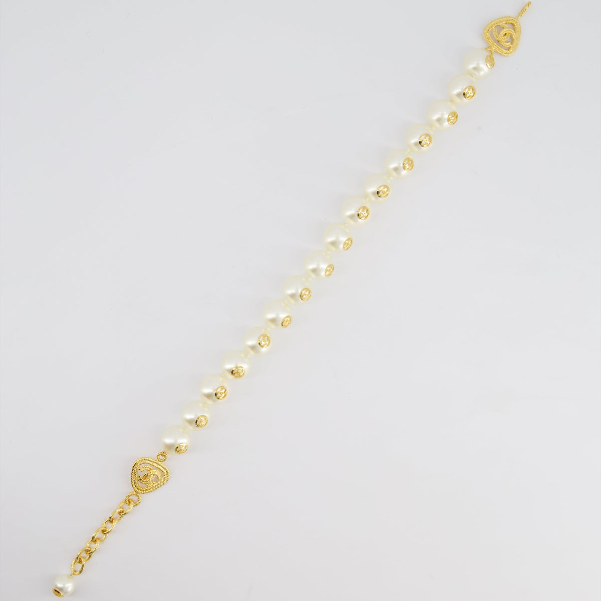*HOT* Chanel White Pearl Chocker Necklace with Yellow Gold Logo Details