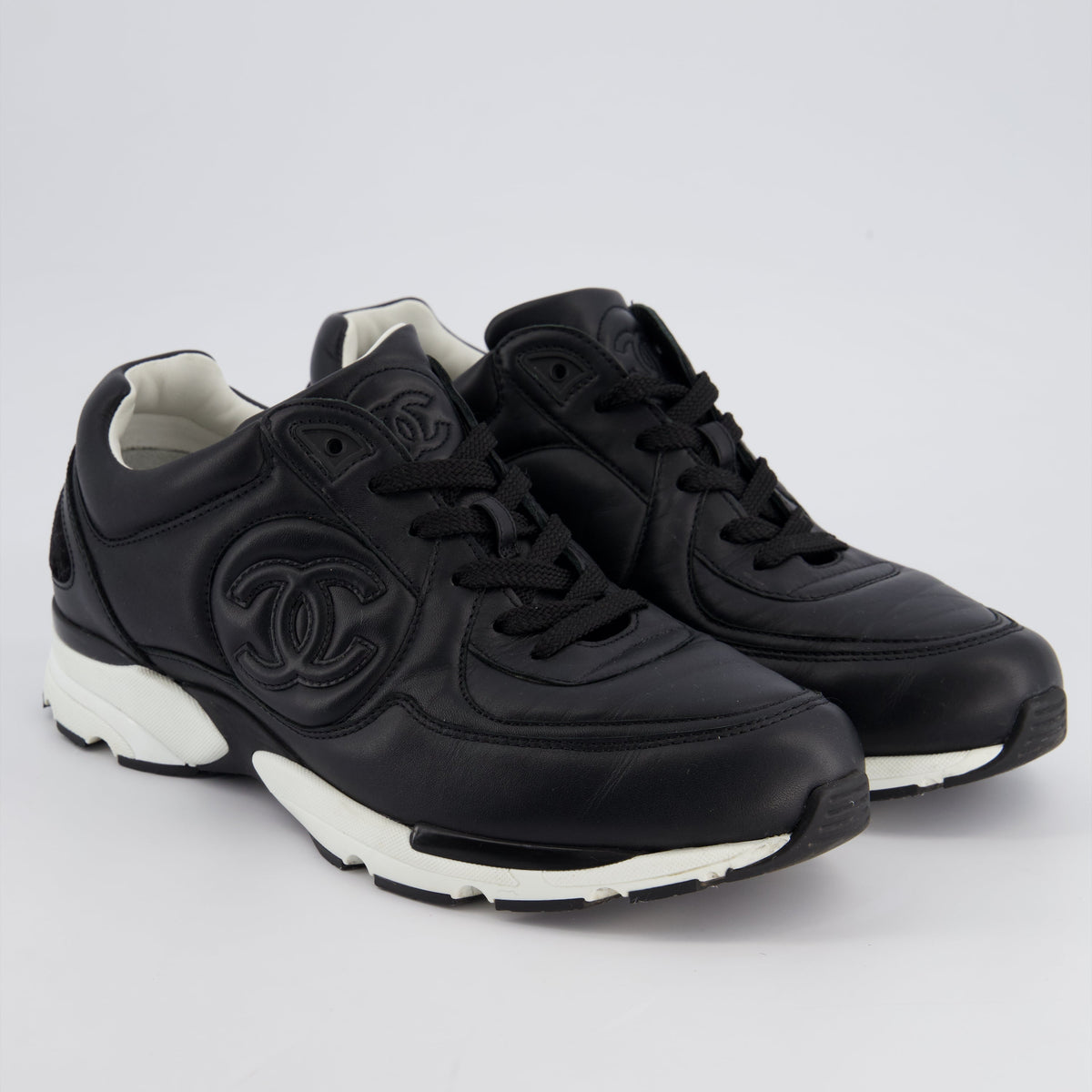 Chanel Black & White Leather Sneakers With CC Logo Detail Size EU 42