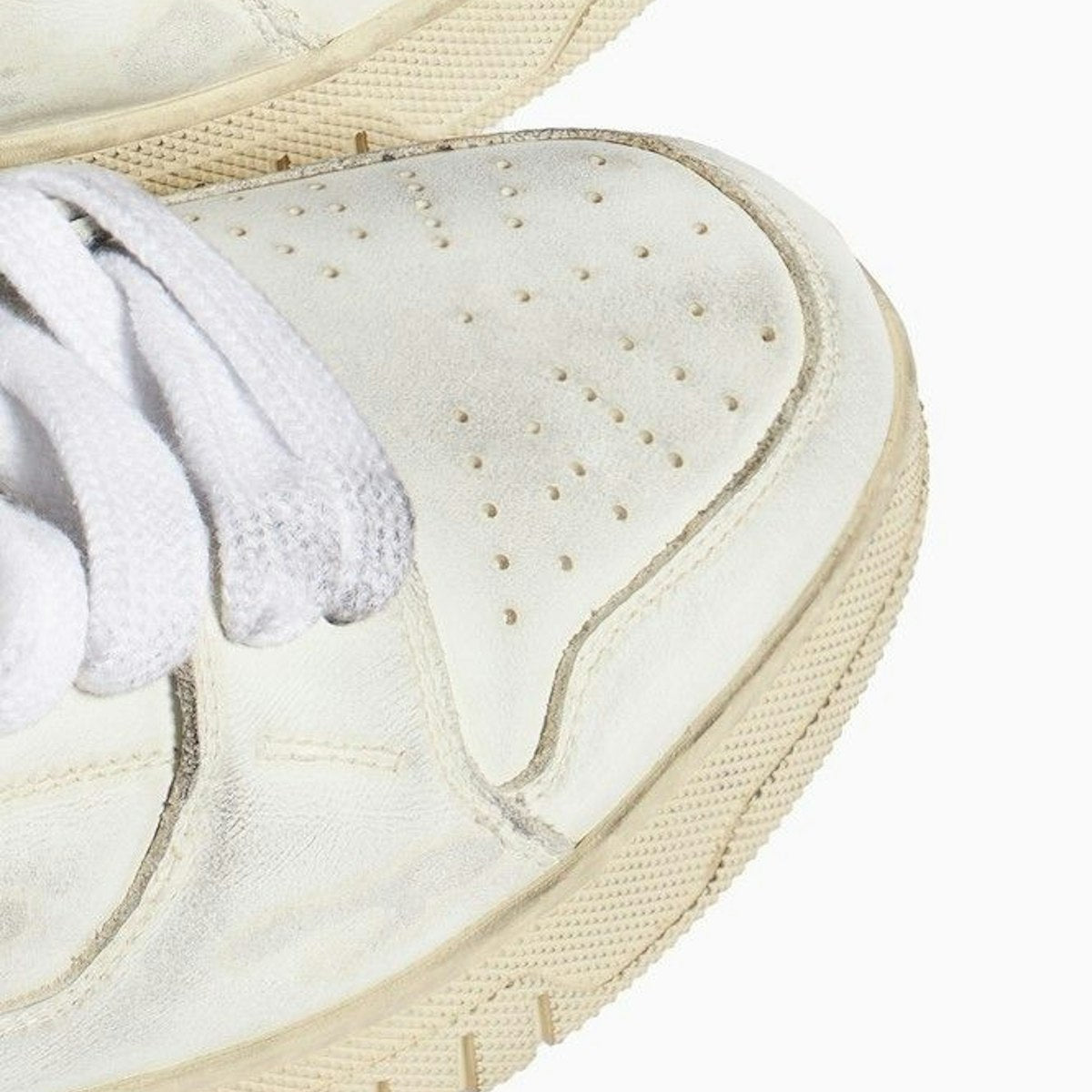 VINTAGE DIRTY WHITE SNEAKERS