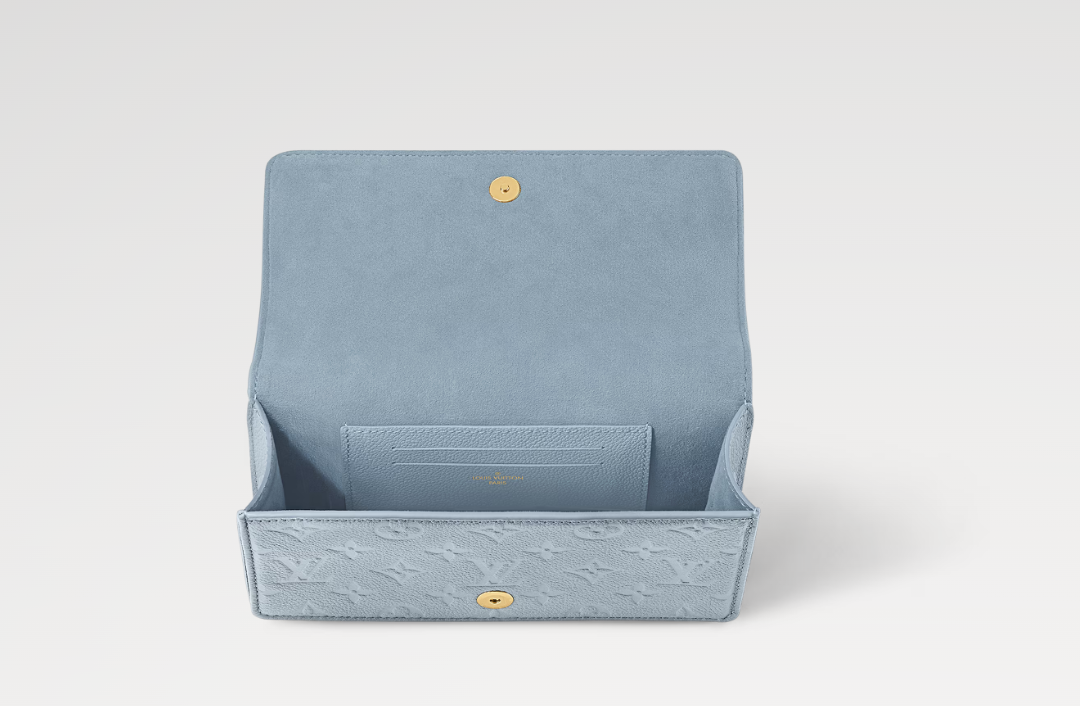 Chloe’s Picks Lily Wallet On Chain Blue