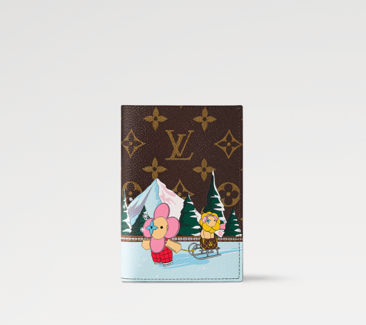 Chloe’s Picks PASSPORT COVER Pink