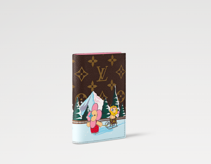 Chloe’s Picks PASSPORT COVER Pink