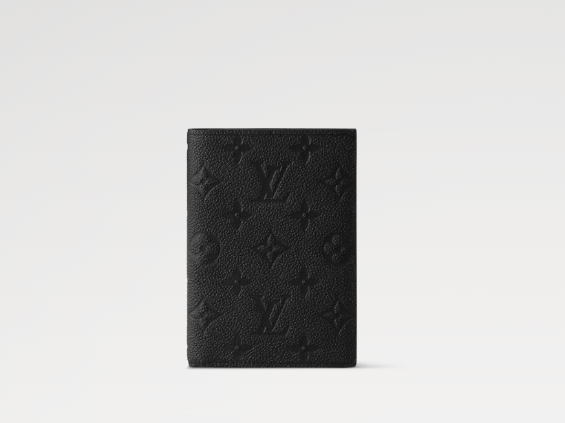 Chloe’s Picks PASSPORT COVER Monogram Black
