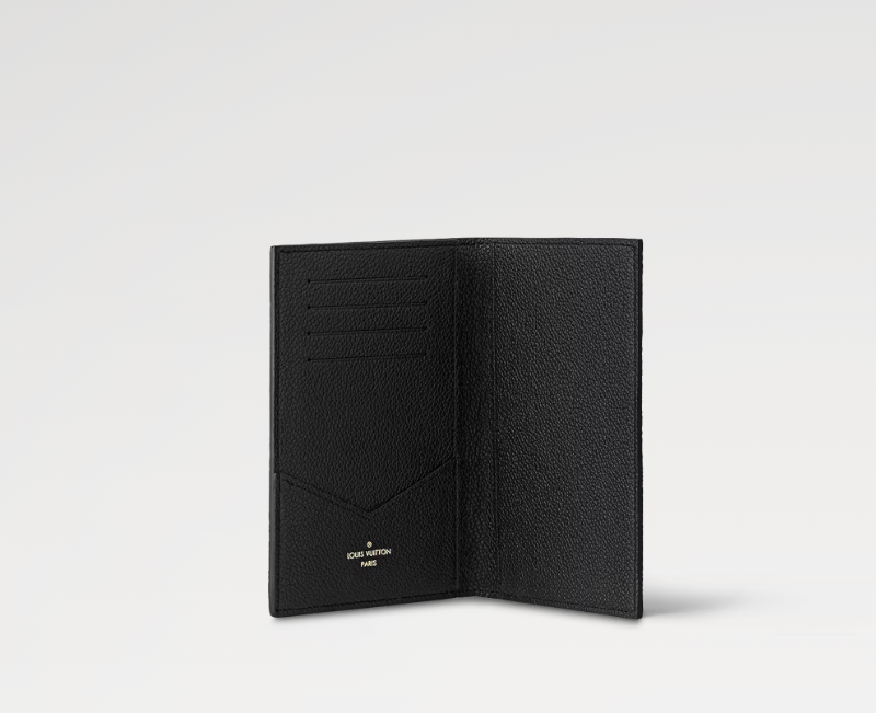 Chloe’s Picks PASSPORT COVER Monogram Black