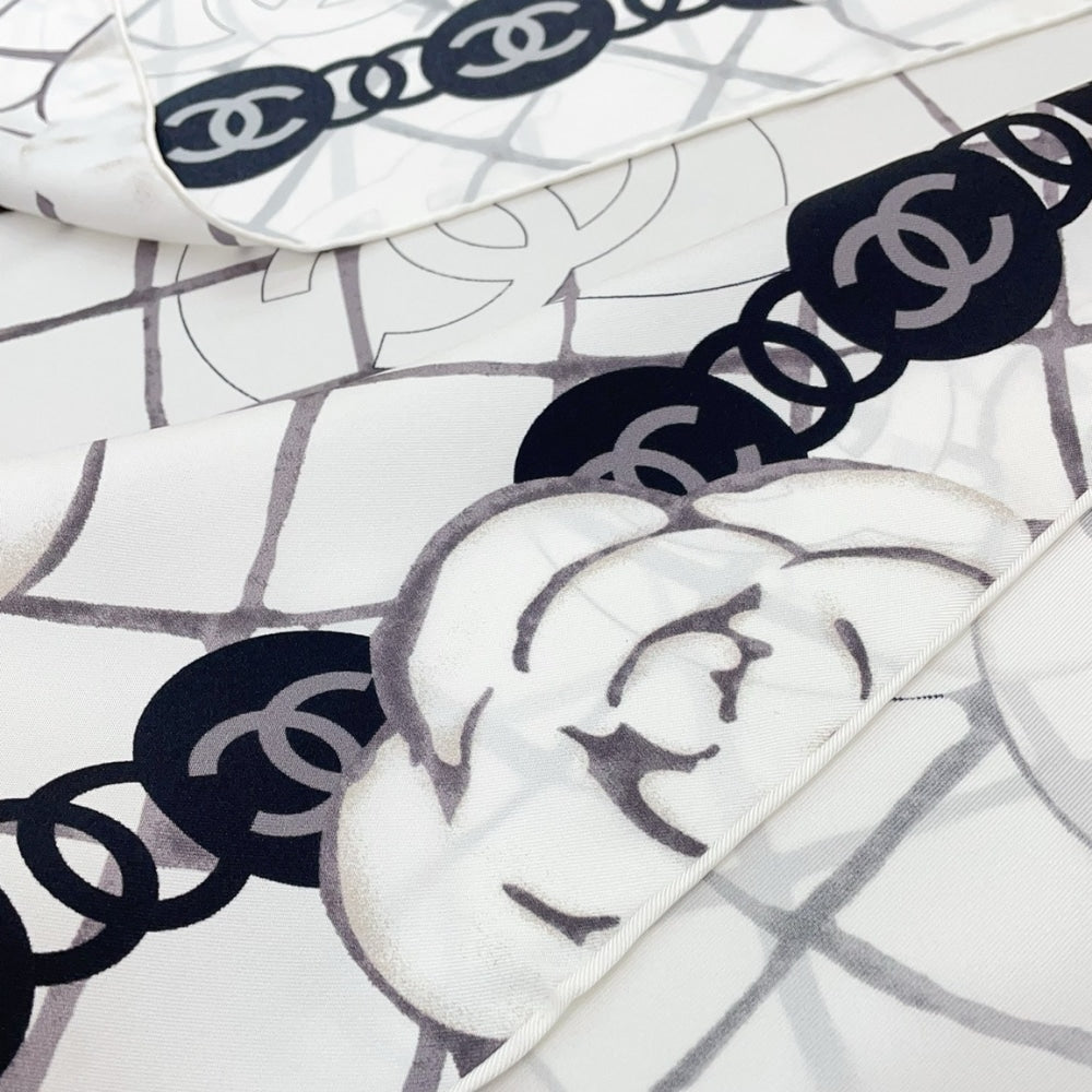 CC CC CAMELLIA SILK SCARF IN WHITE 90CM A39577 X10321 10601