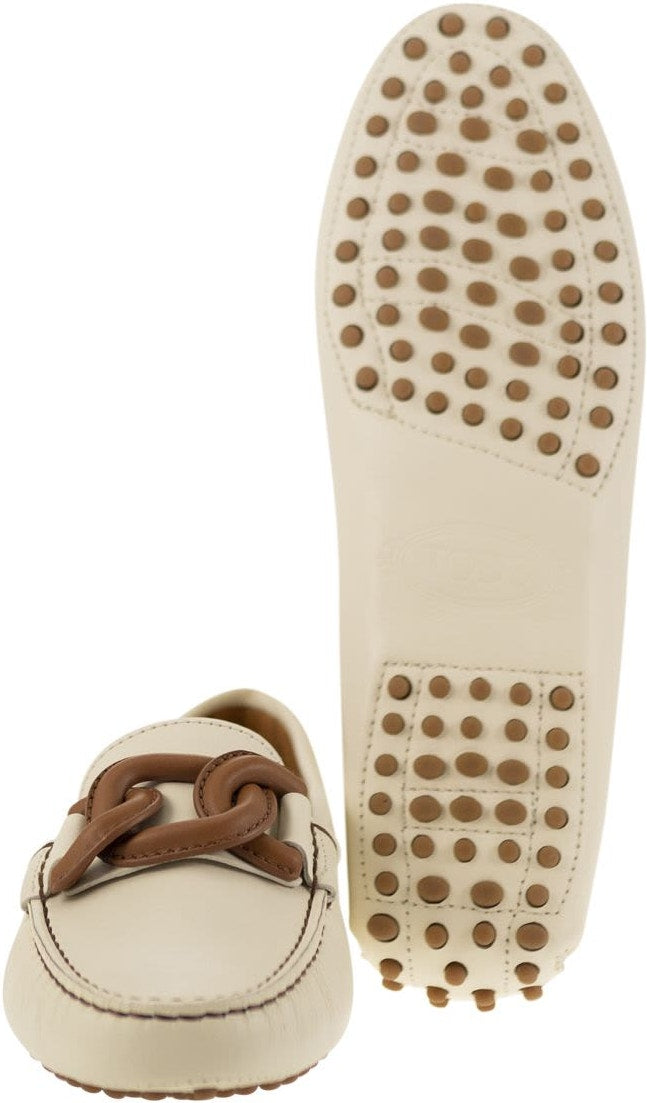 MOCCASIN WITH LEATHER CHAIN