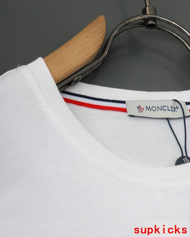 Moncler Luxury Cloth