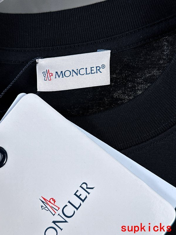 Moncler Luxury Cloth