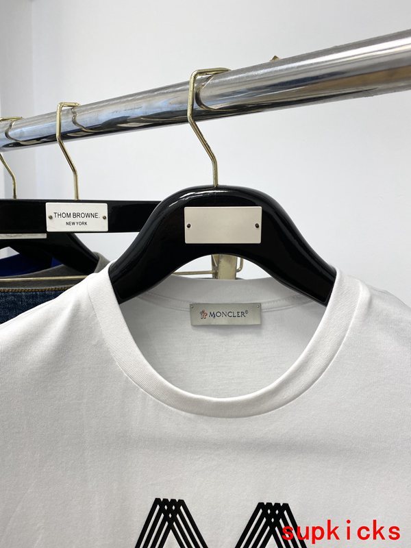 Moncler Luxury Cloth