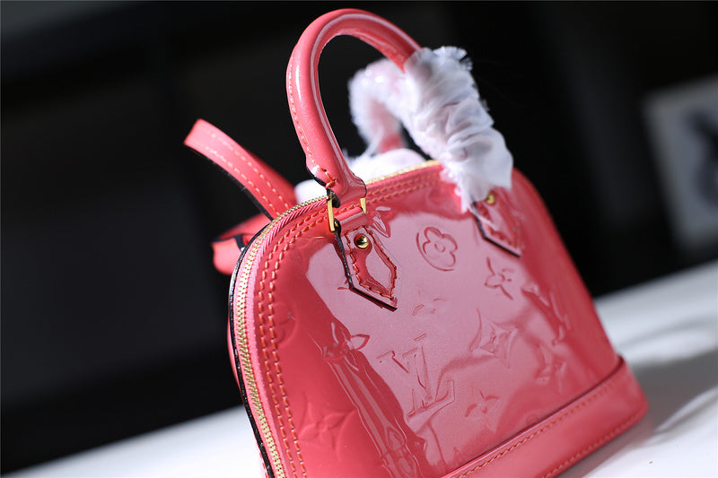 I W Fashion Lu-Vi bags - 8302