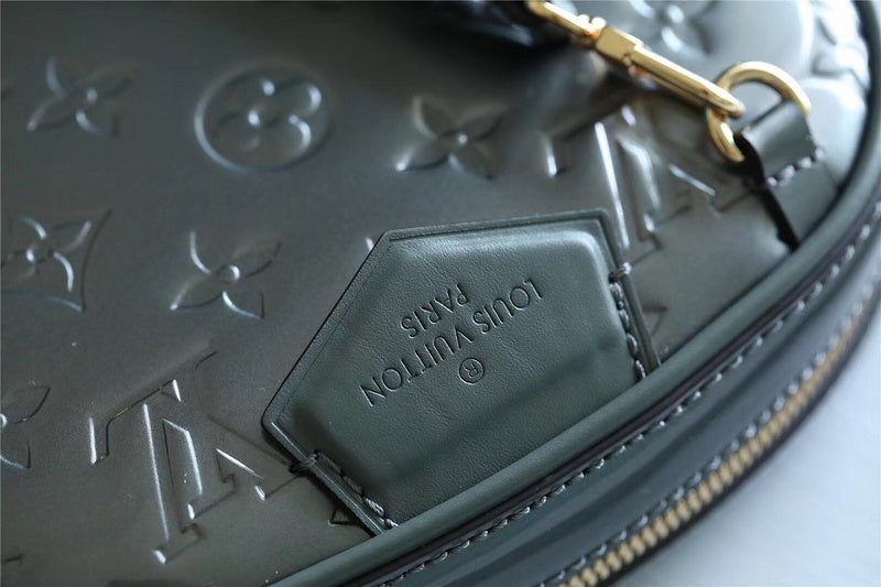 I W Fashion Lu-Vi bags - 8400
