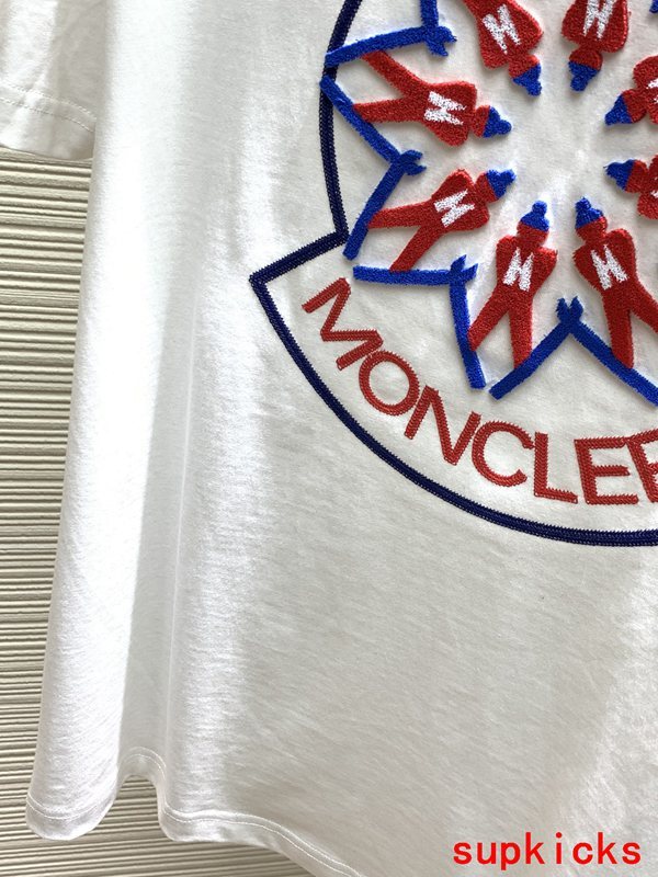 Moncler Luxury Cloth