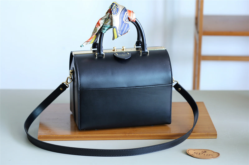 I W Fashion Lu-Vi bags - 8180