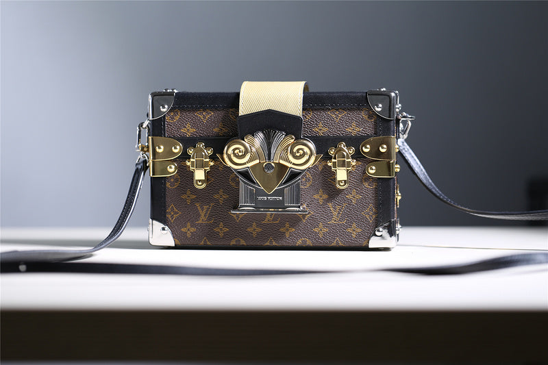 I W Fashion Lu-Vi bags - 8226