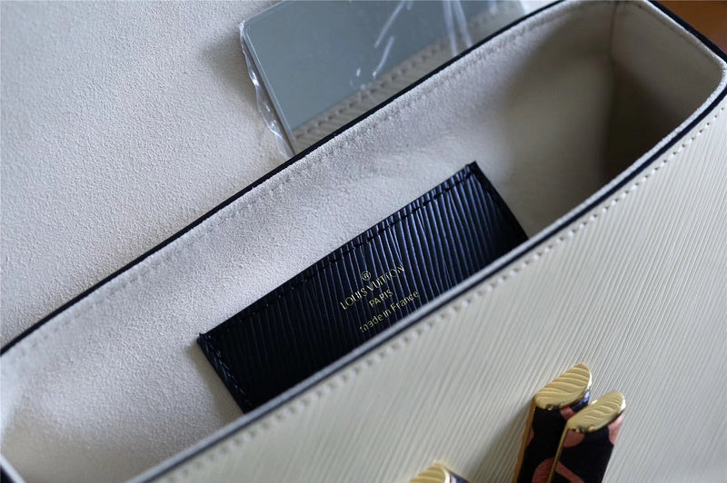 I W Fashion Lu-Vi bags - 8534