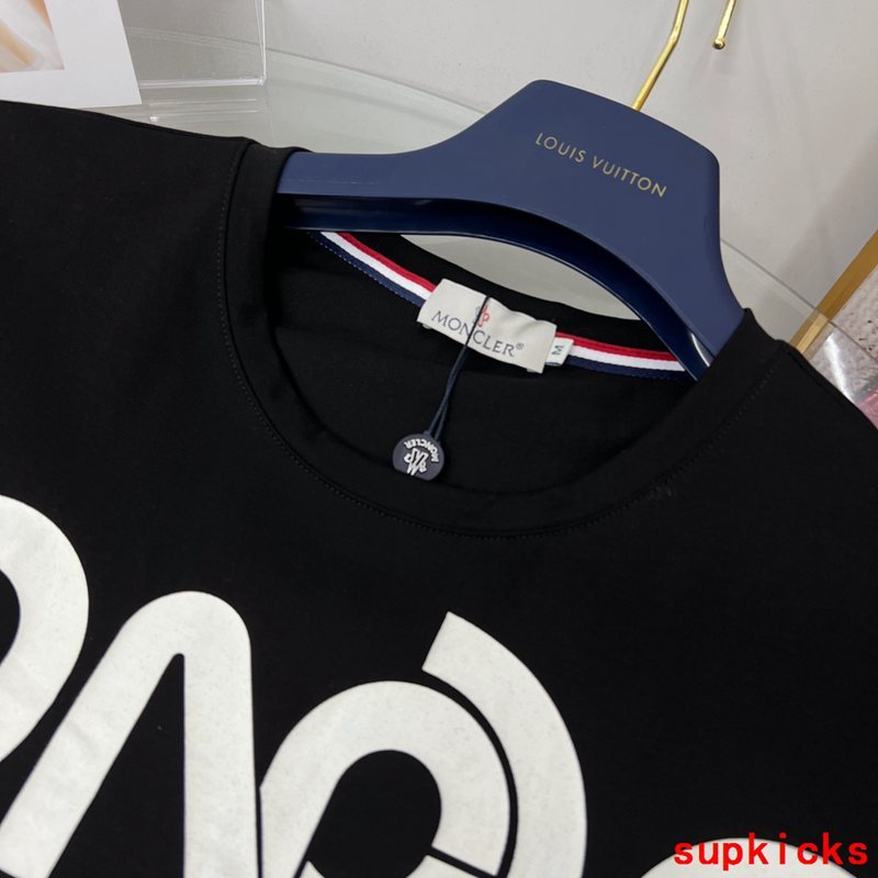 Moncler Luxury Cloth