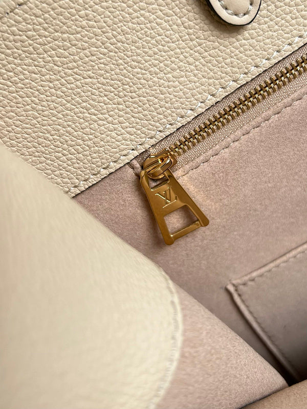 I W Fashion Lu-Vi bags - 17027