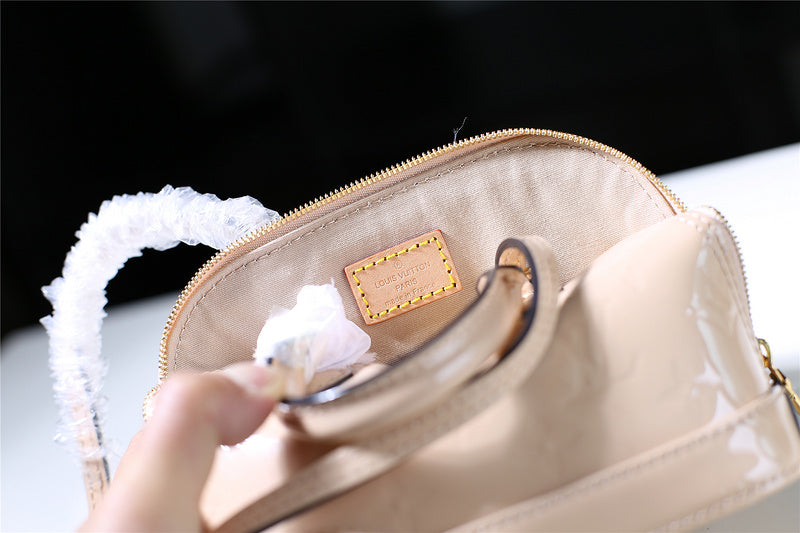 I W Fashion Lu-Vi bags - 8304