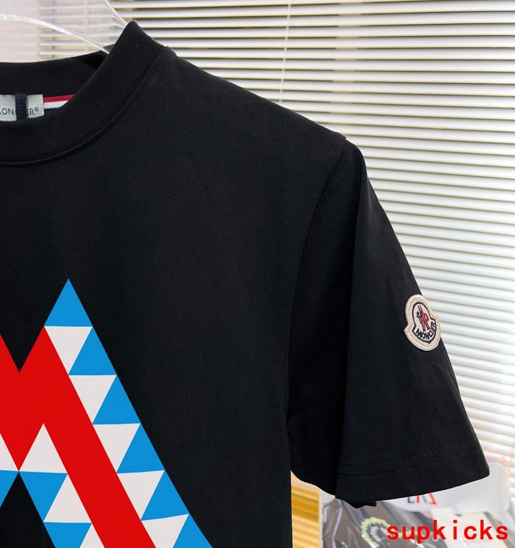Moncler Luxury Cloth