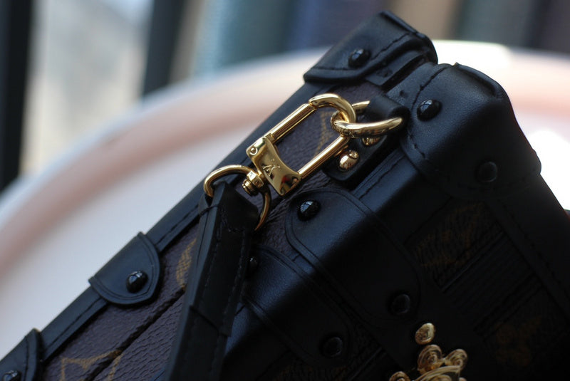 I W Fashion Lu-Vi bags - 17658