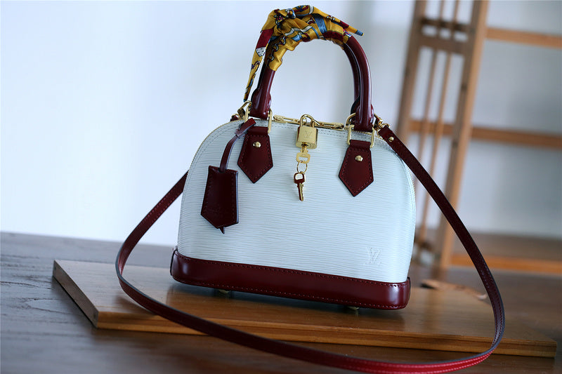 I W Fashion Lu-Vi bags - 8259