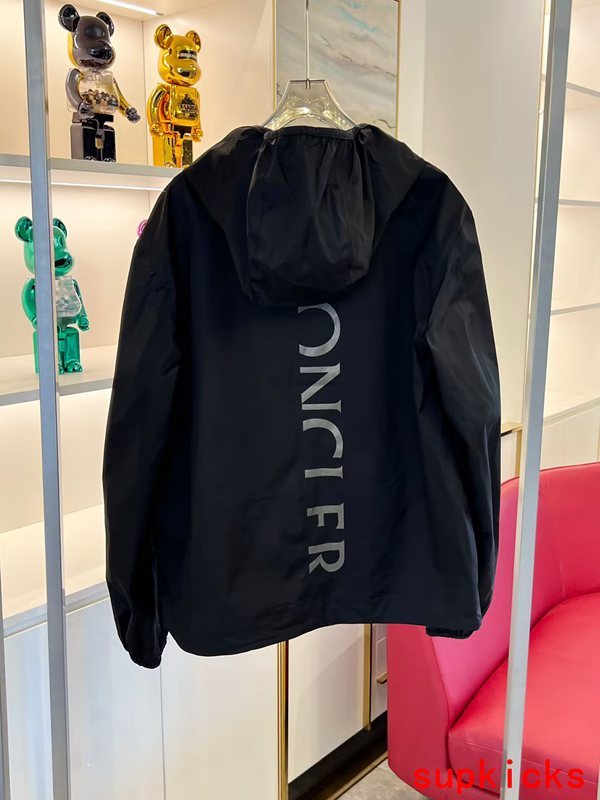 Moncler Luxury Cloth
