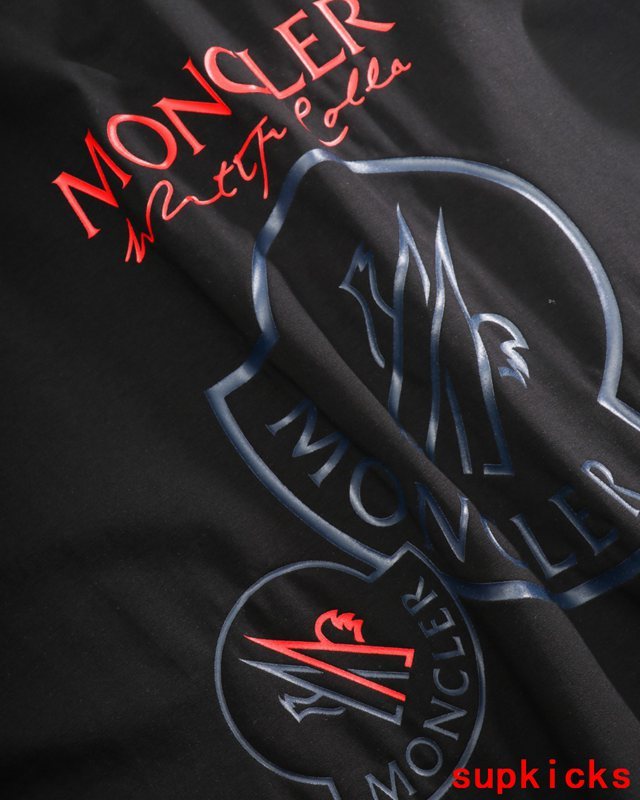 Moncler Luxury Cloth