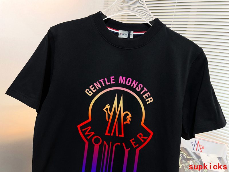 Moncler Luxury Cloth