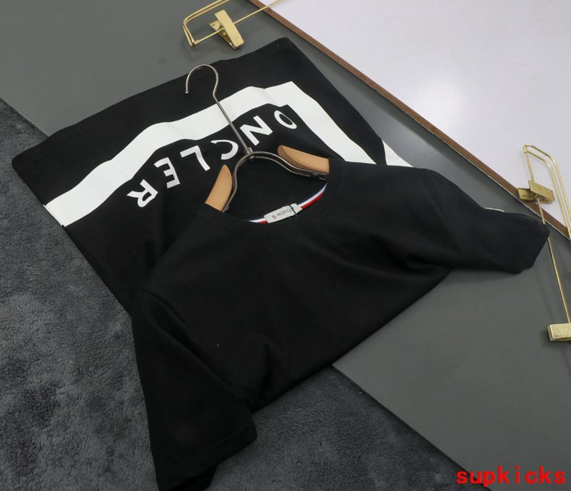 Moncler Luxury Cloth
