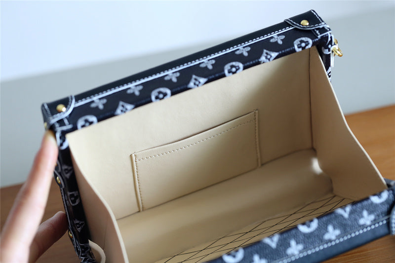 I W Fashion Lu-Vi bags - 8211