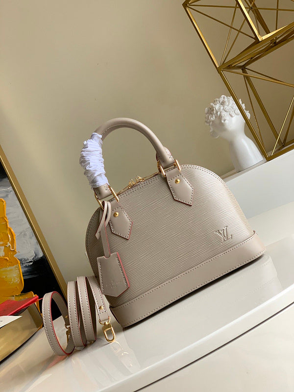 I W Fashion Lu-Vi bags - 17732