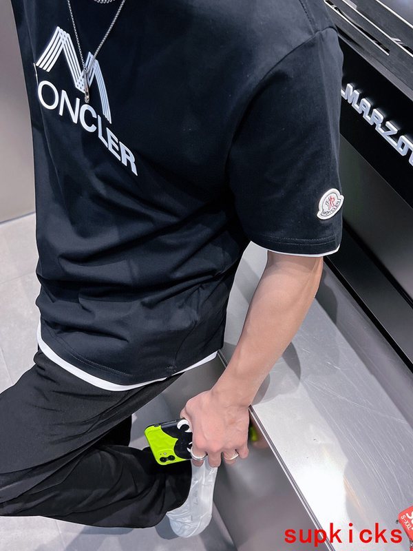 Moncler Luxury Cloth