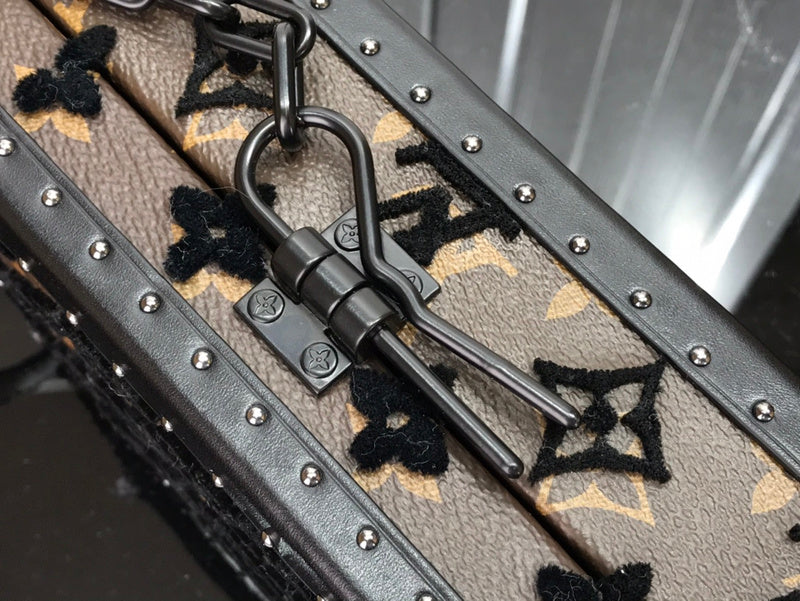 I W Fashion Lu-Vi bags - 17643