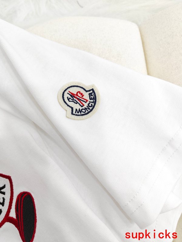 Moncler Luxury Cloth