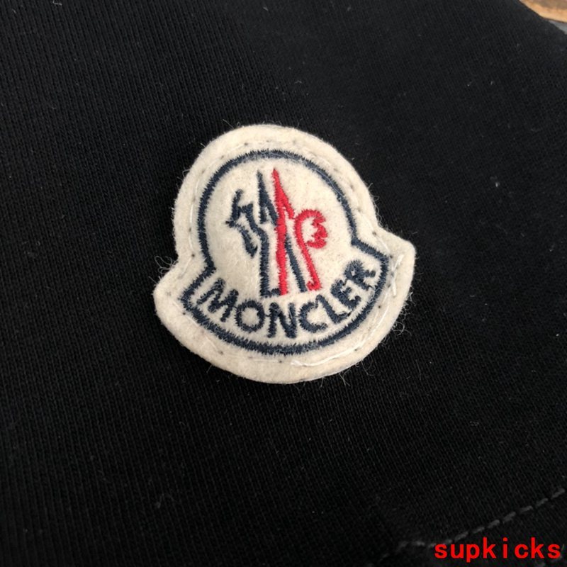 Moncler Luxury Cloth
