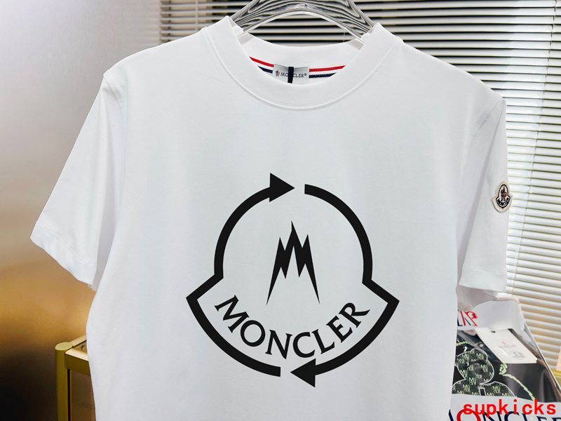 Moncler Luxury Cloth