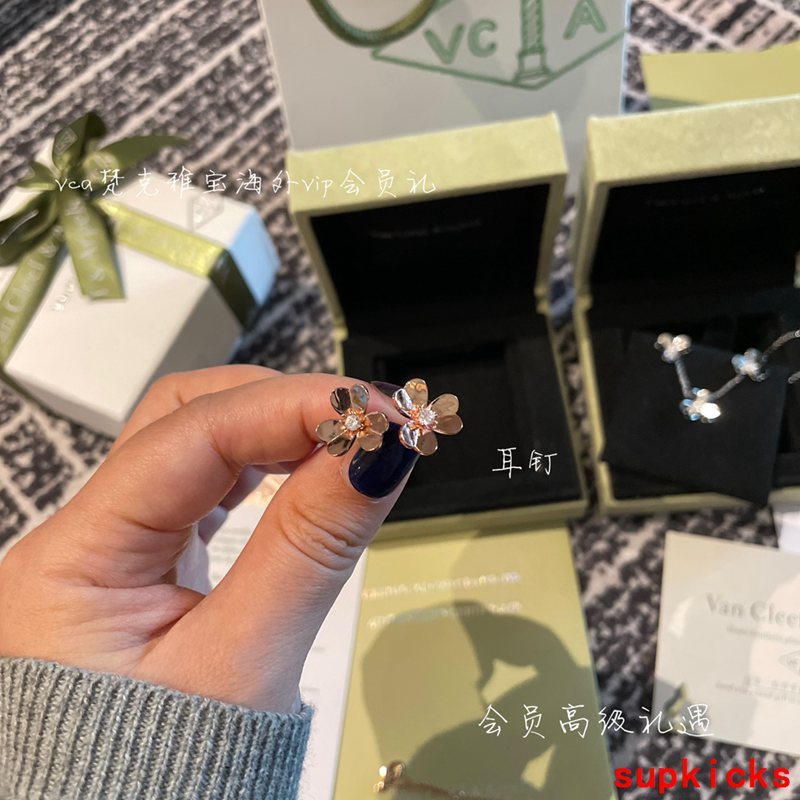 Van Cleef & Arples Jewelry