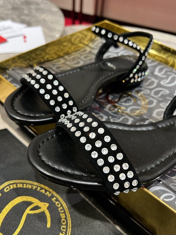Chloe’s Picks - High-Quality Designer Products for You - AFFORDABLE LUXURY HEELS - 8131
