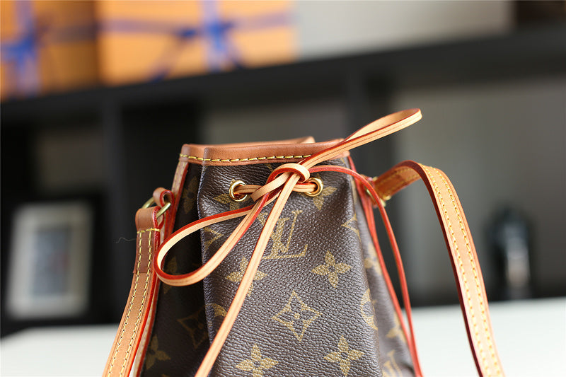 I W Fashion Lu-Vi bags - 9390