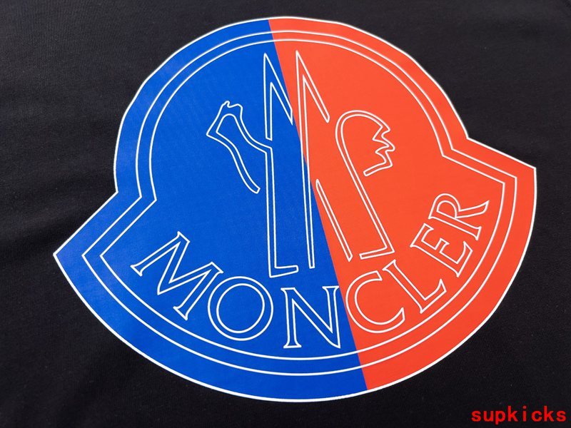 Moncler Luxury Cloth