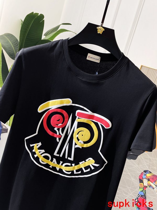 Moncler Luxury Cloth
