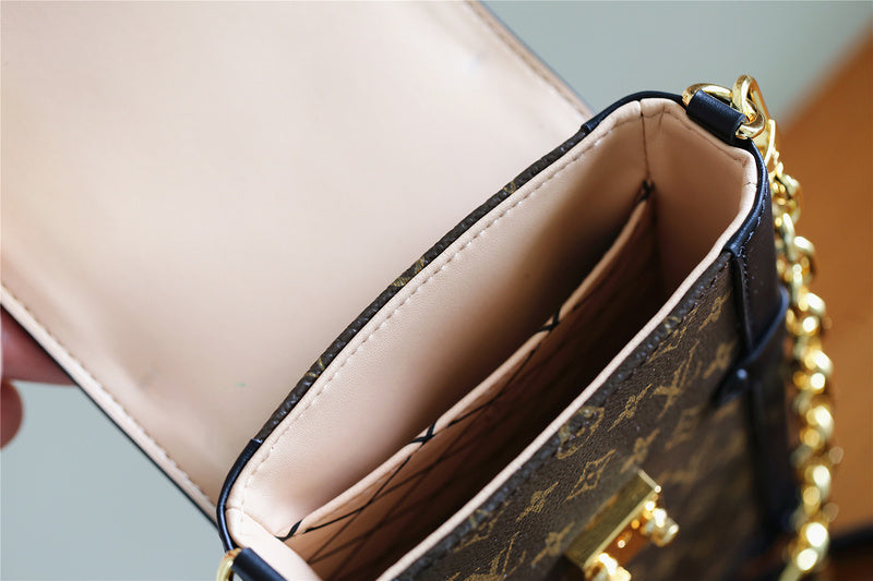 I W Fashion Lu-Vi bags - 9052