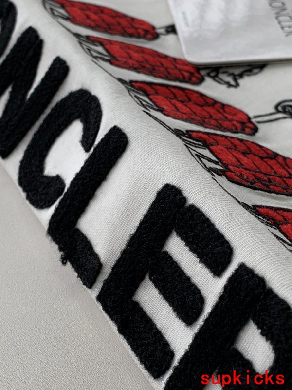 Moncler Luxury Cloth