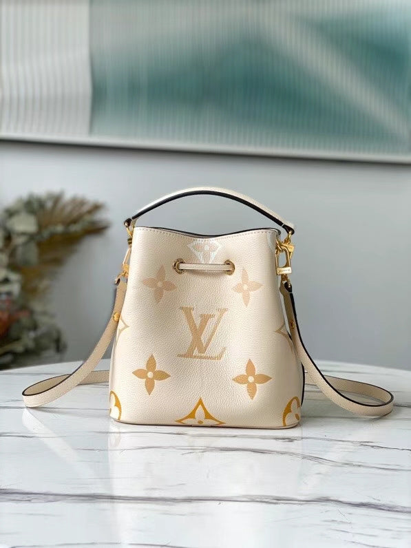 I W Fashion Lu-Vi bags - 17576