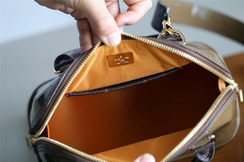 I W Fashion Lu-Vi bags - 8280