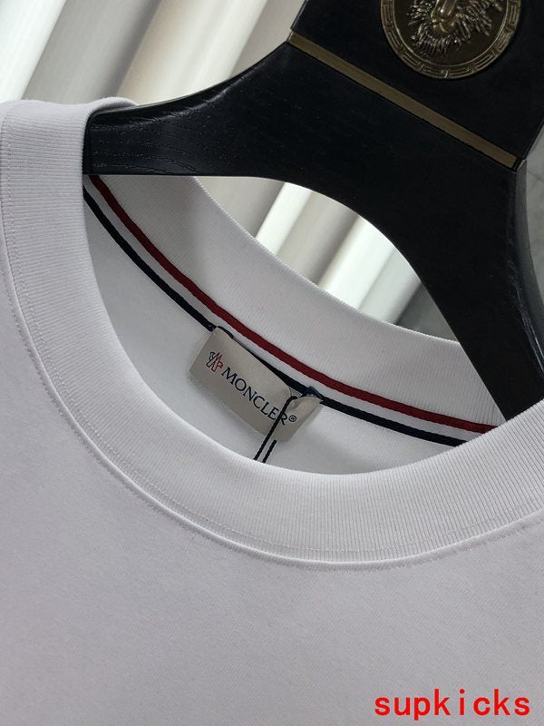 Moncler Luxury Cloth