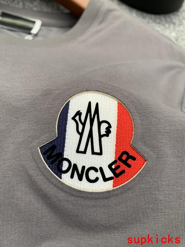 Moncler Luxury Cloth