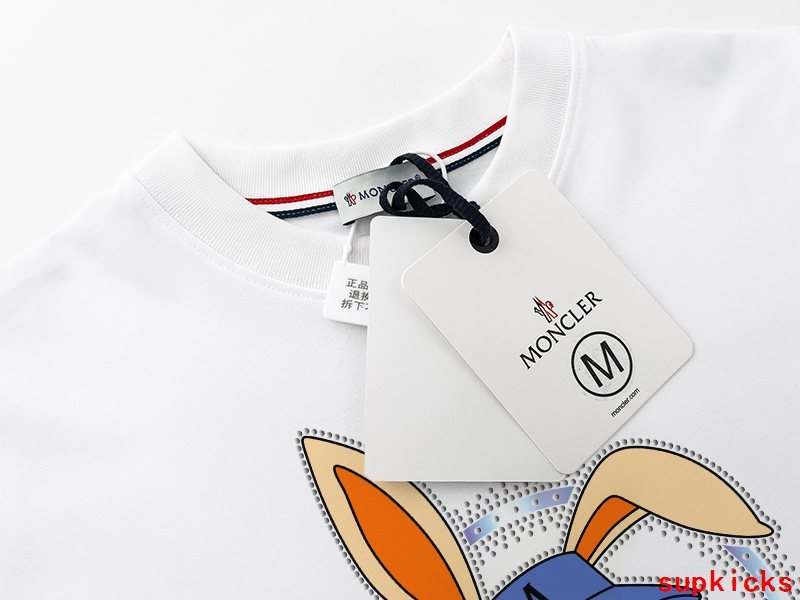 Moncler Luxury Cloth