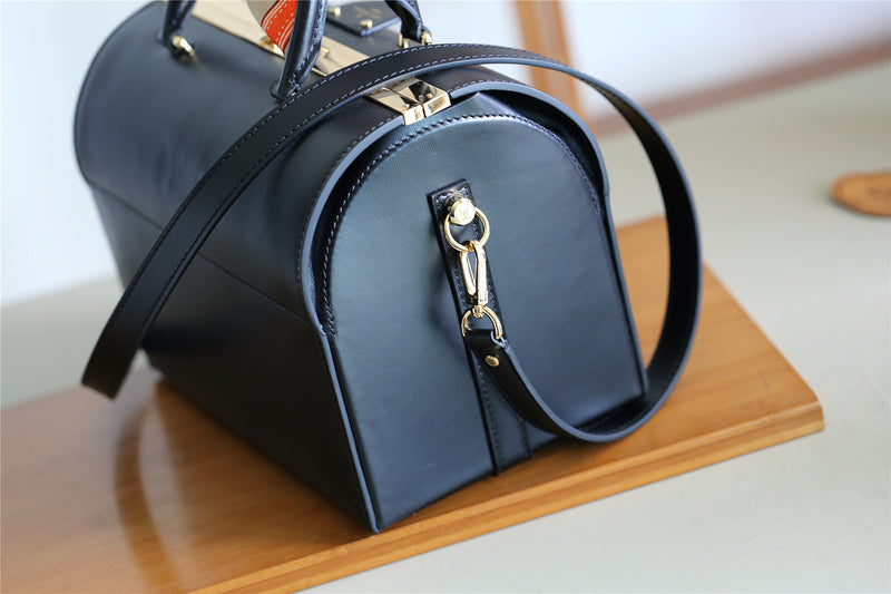 I W Fashion Lu-Vi bags - 8180